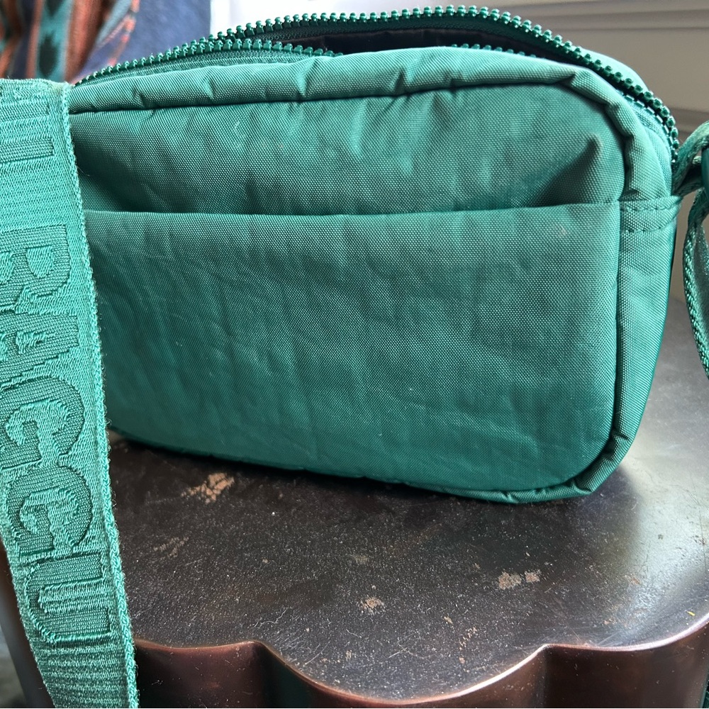 BAGGU Emerald Green Camera  Crossbody Bag